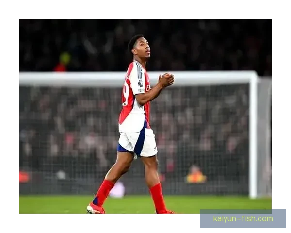 传奇球星荣膺年度最佳球员，迎接新赛季挑战表现值得关注