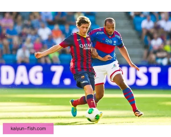 罗贝托在球队中的多面手角色持续发挥，展现出良好的适应能力与稳定的竞技状态